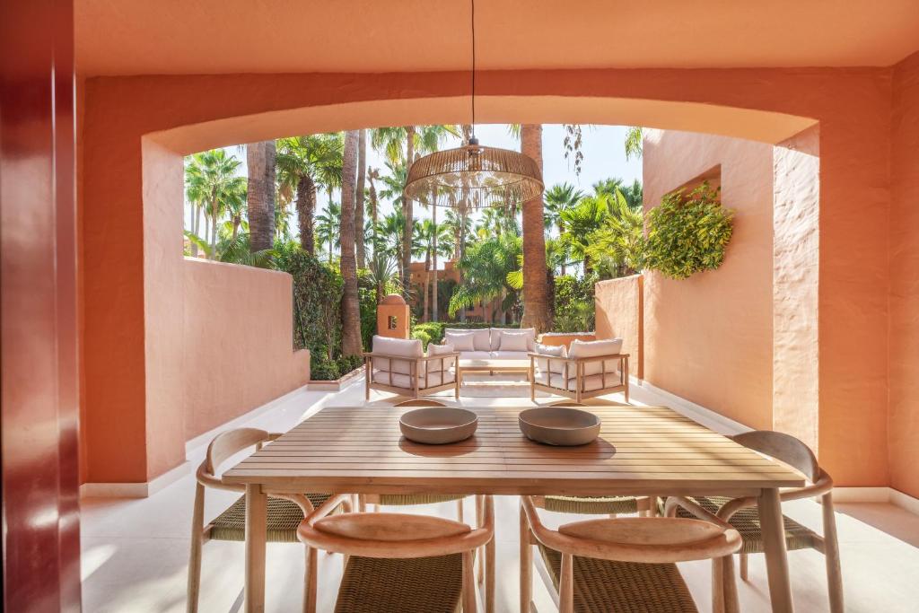 Luxury 4-Bedroom Villa Puente Romano Golden Mile - 1
