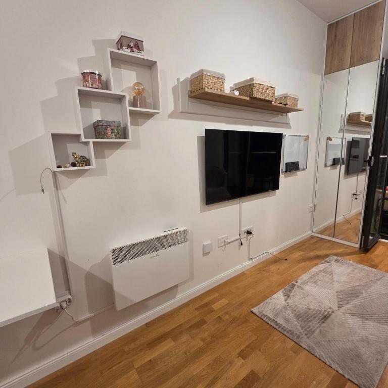 New & Modern City Center Apartment - 3