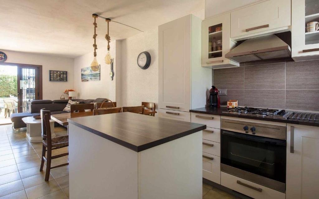 Casa Blanca 19 – Piscina, BBQ y Wifi (5 pax) - 3