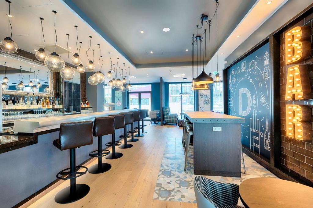 Highly-rated bar
