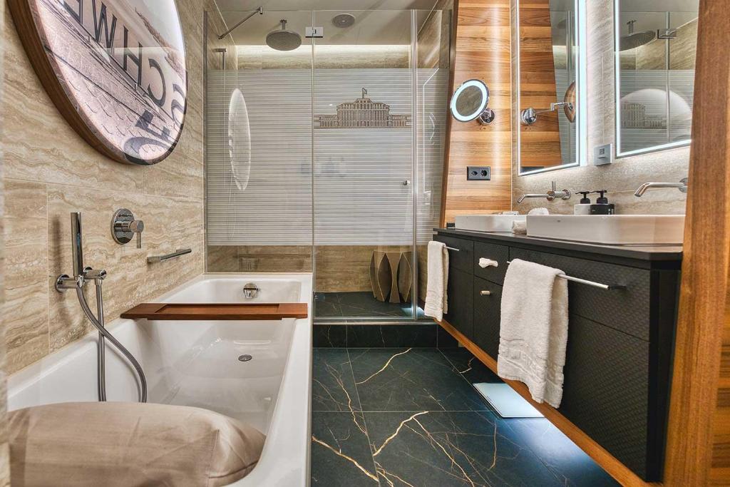 Bathroom, Hotel Schweizerhof Luzern in Luzern
