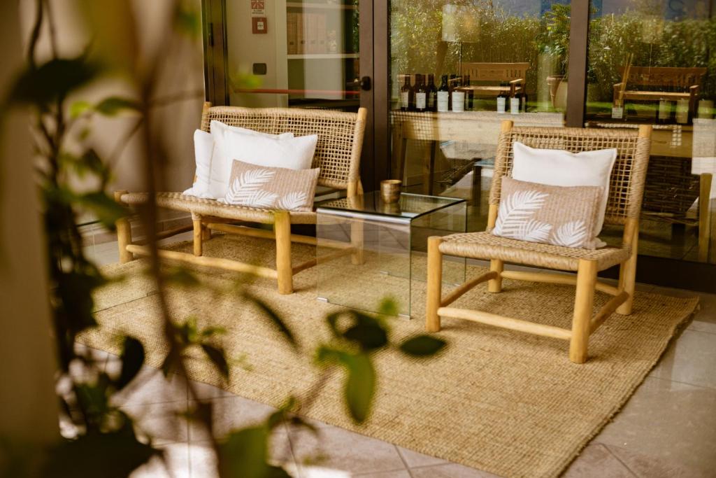 Hotel Mercedes — Hotel building in Limone sul Garda, Lombardy