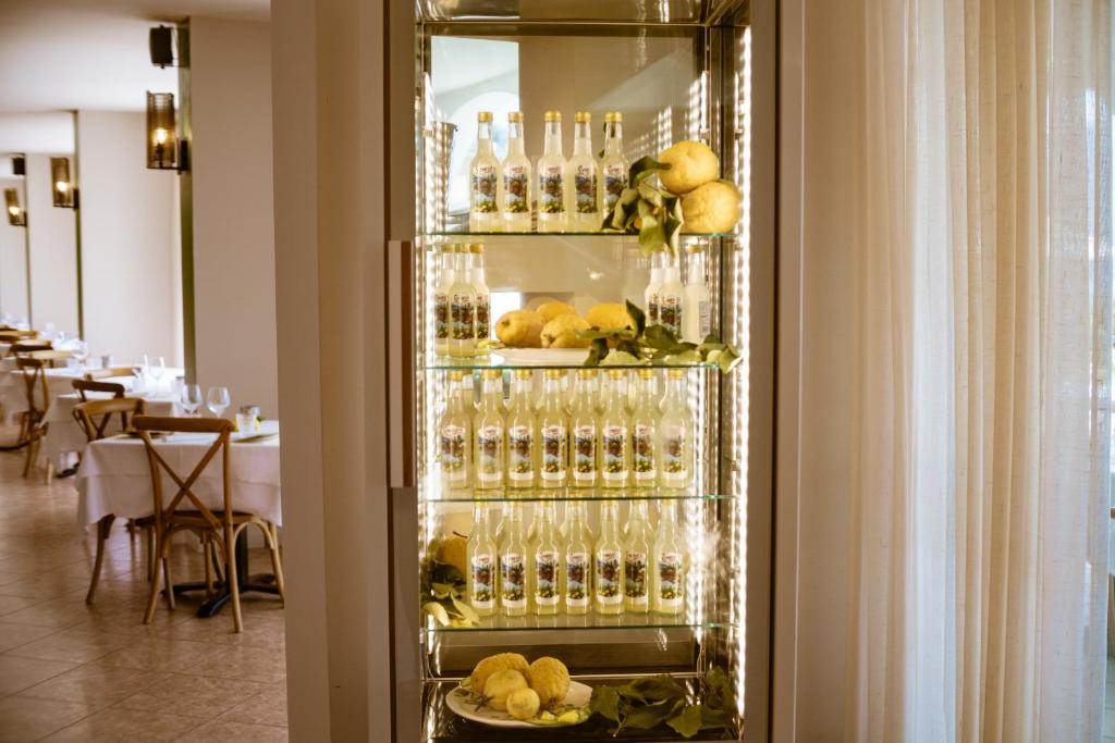 Hotel Mercedes — Restaurant & bars in Limone sul Garda, Lombardy