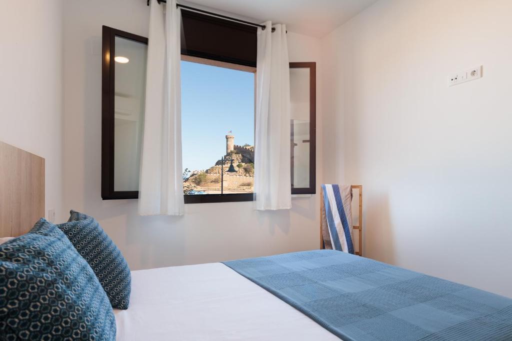 LETS HOLIDAYS Wake Up by the Sea in Victoria apartment 1 - 2