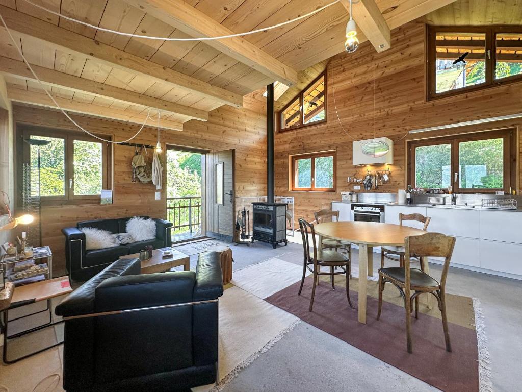 Alpine Nest Chalet, Stunning Mountain Views - 2