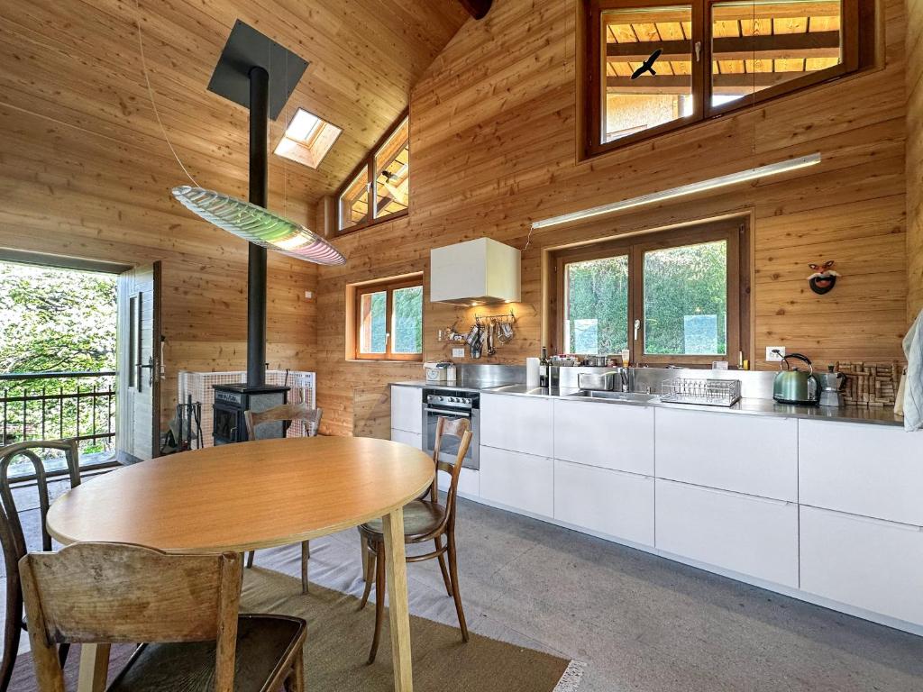 Alpine Nest Chalet, Stunning Mountain Views - 5
