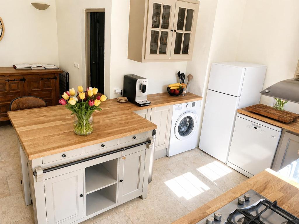 Charming Private Cottage with Garden & Parking in Bar-sur-Loup - 4