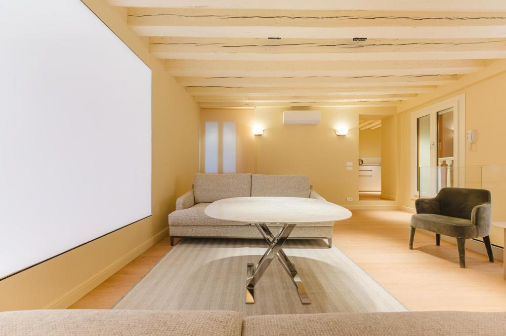 Elegant Residence in the Authentic Charm of Castello - 3