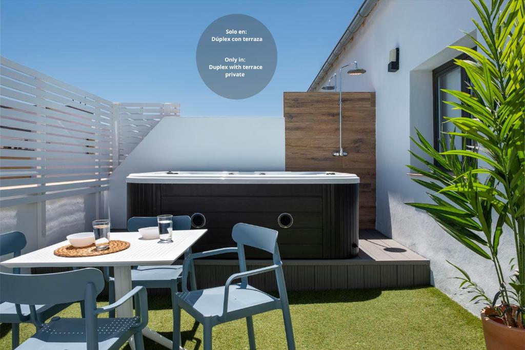 Lola de Triana Apartments - 4