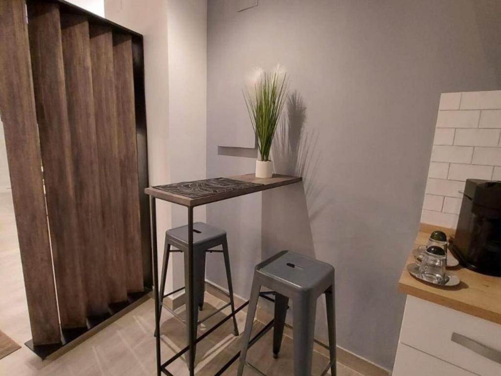 Deluxe Compact Flat with Jacuzzi - 5