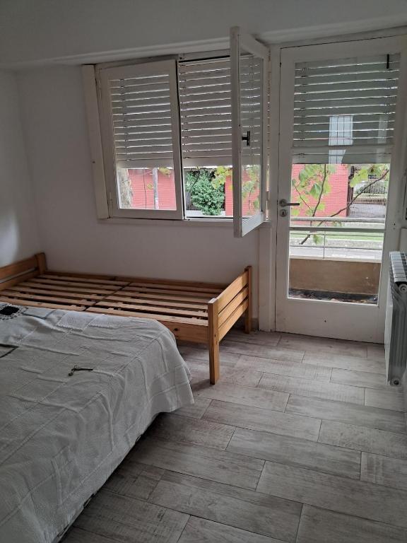 Upper-floor apartment, accessible via stairs - 4