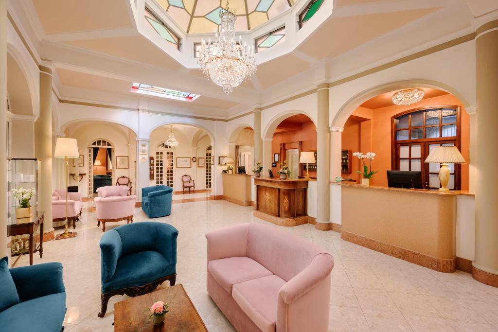 Hotel Royal Victoria, by R Collection Hotels — Hotel building in Varenna, Lombardy