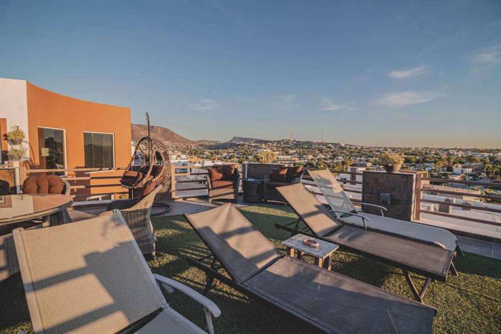Oceanview 4BR Retreat steps from Malecon in La Paz - 3