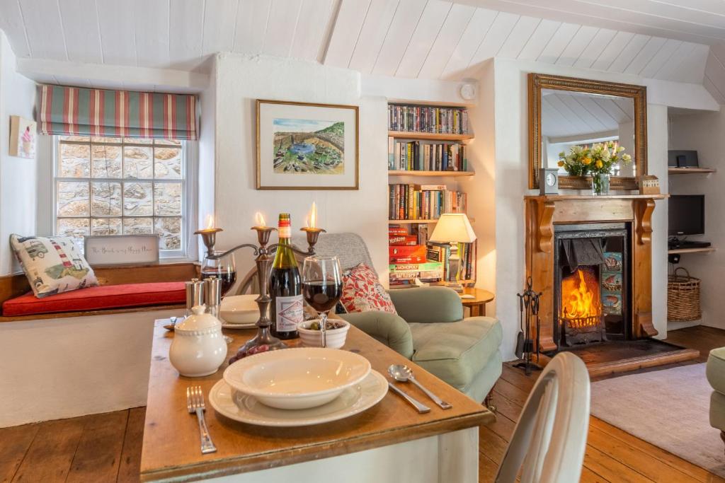 The Langley Tarne, Mousehole photo 3