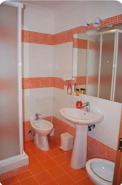 B&B Rifugio di Roma upon Metro B pvt bathroom pvt balcon - 5