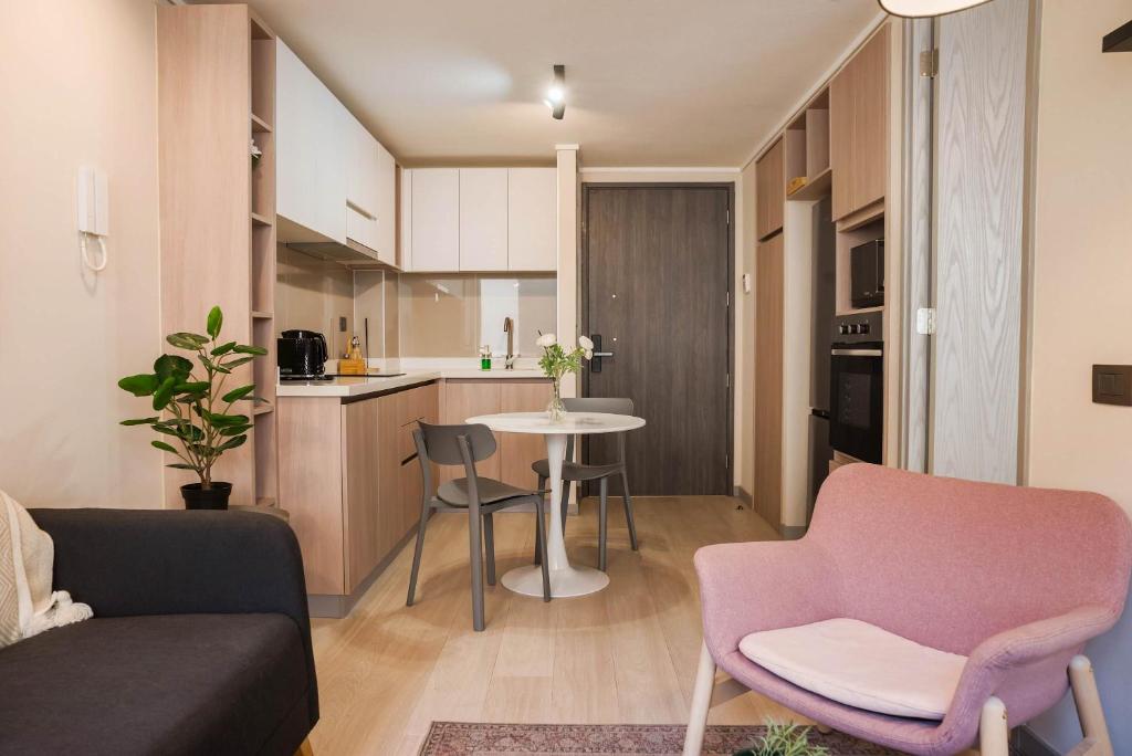 Elegant Downtown Santiago apartment for 2 - 4
