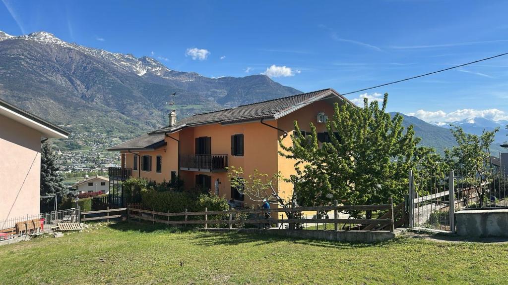 Chez Seresin Aosta Pila 60mq zona BBQ Garage per Moto Sci Bici e Netflix - 2