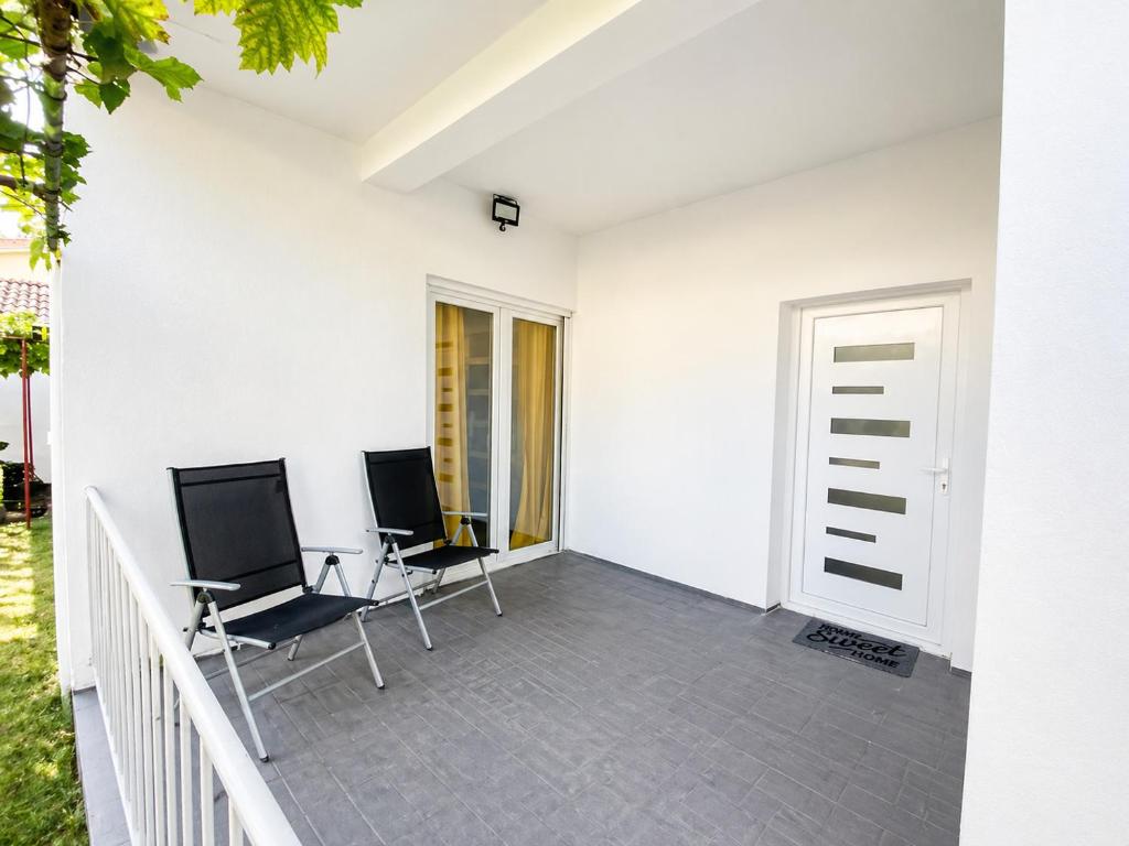 Welcome to our holiday home in Sutomore - 5