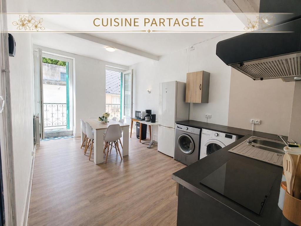 Separate Bright Double Room - Center & Castle - Shared Kitchen & Private Bathroom - 2