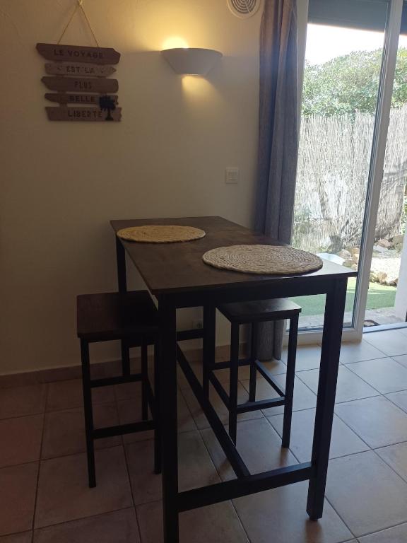 Studio dans villa, domaine calme et piscine - 2