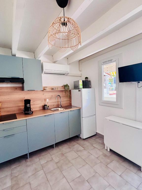 La Coquette, maison climatisée, piscine, plage à 300m à pied, wifi et équipements bébé offerts - 5