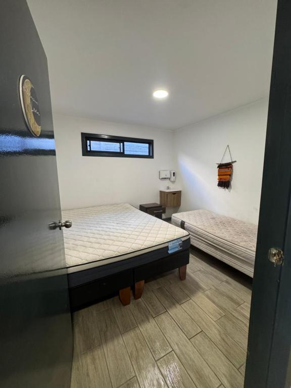 Hostal - 3