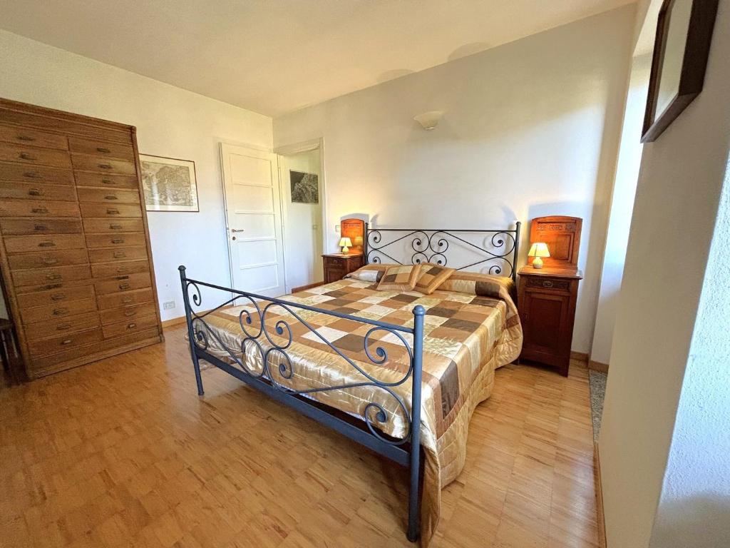 Lakeview Apartment in Luino for 4 - 4