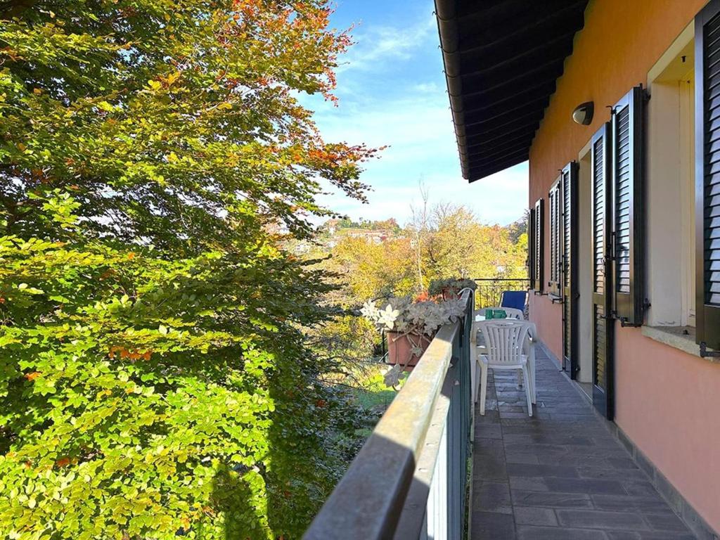 Lakeview Apartment in Luino for 4 - 5