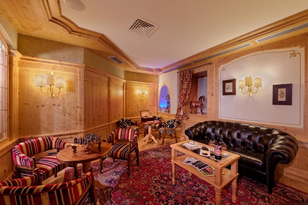 Shared lounge/TV area, Boutique Hotel Diana in Madonna di Campiglio