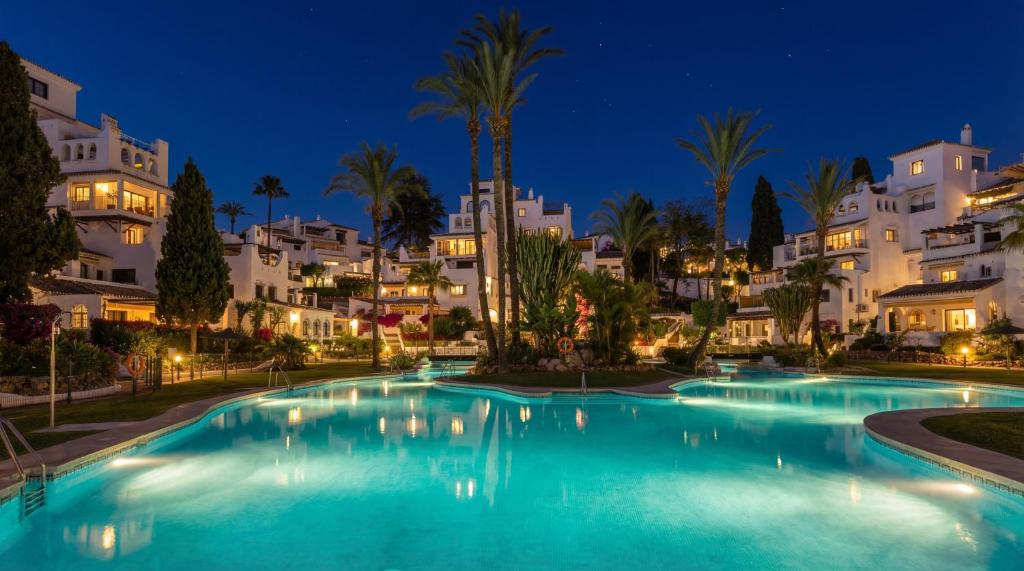 VACATION MARBELLA I Aldea Blanca, Luxury Duplex, Sea View, BBQ Grill, 24-7 Security, Walking Distance to Puerto Banus - 2