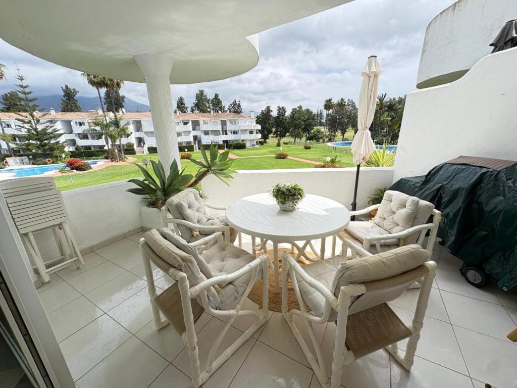 Golf & Pool Apartment for 4 - 2