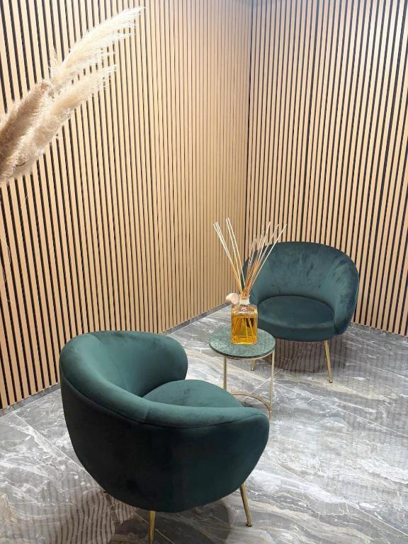 Aura Suite - 1