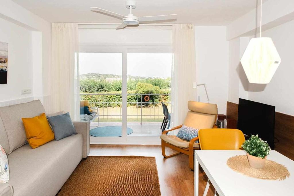 Apartamento reformado a 300m de la playa - 1