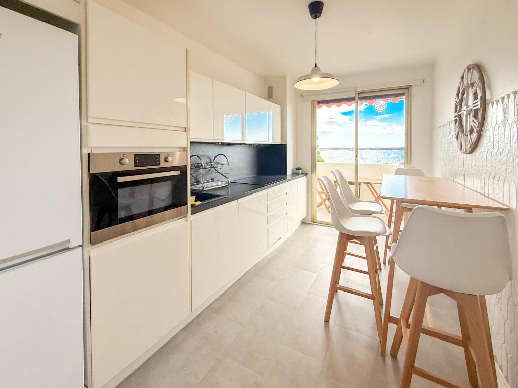 Pointe Croisette Spacious 1-Bedroom Overlooking Port Moure Rouge ID1209 - 2