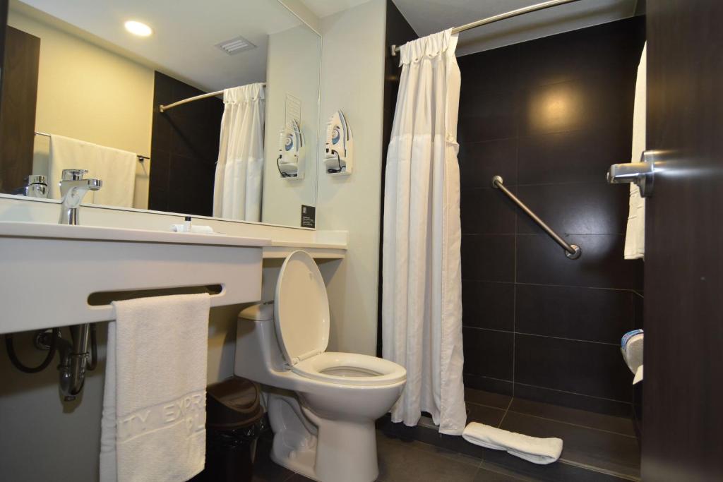 City Express Plus by Marriott Medellín Colombia - 2