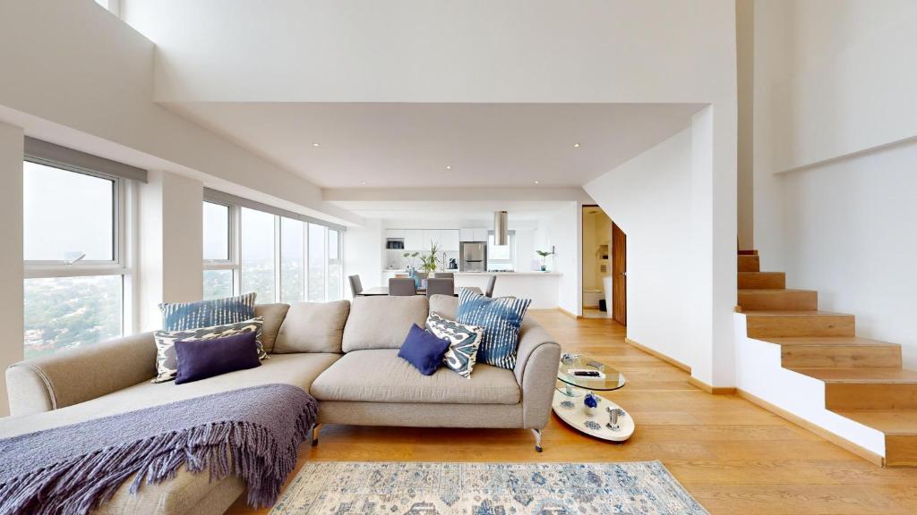 Win the world cup in spectacular penthouse with amenities and pool - 4