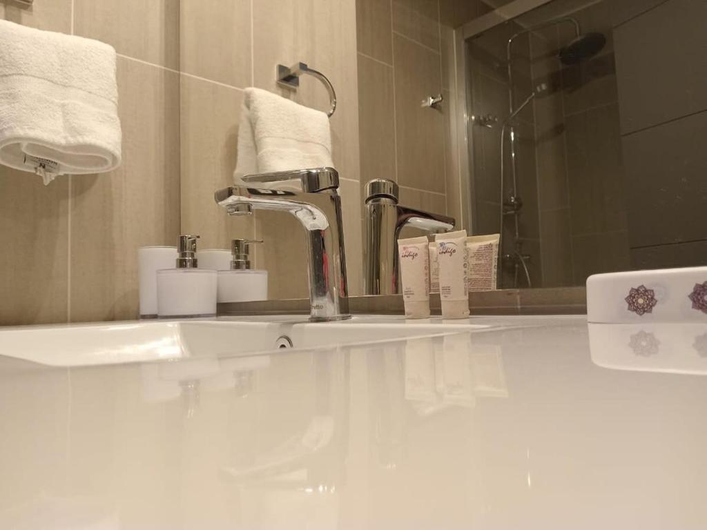 HOM I 1D1B, WiFi, Full equipado, calefactor eléctrico, Cerca al Lago - 5