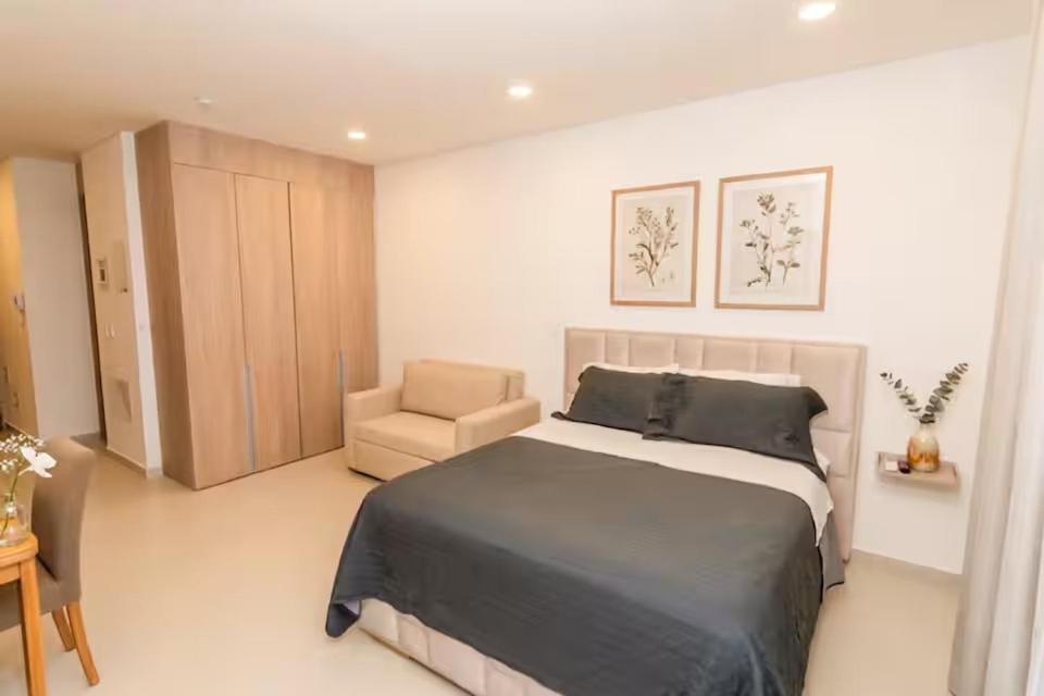Amplia Suite Moderna con balcón cerca al mar - 2
