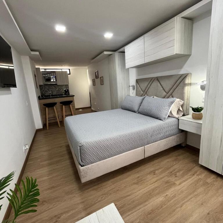 Ideal stay near the airport with parking & WiFi - 5