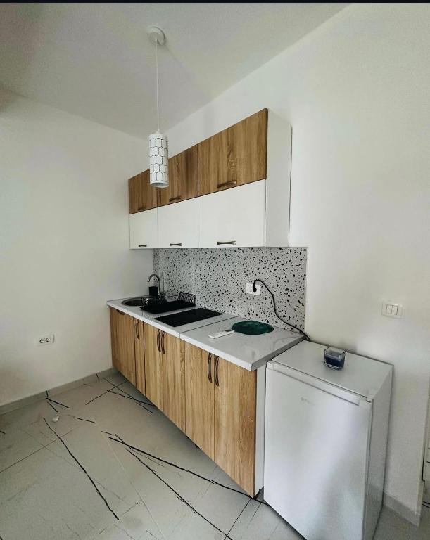 Sarah Apartments - 1