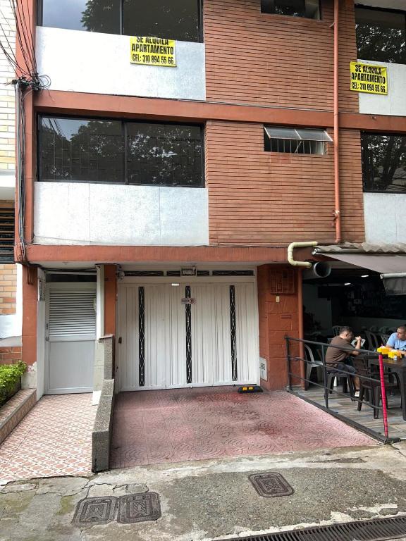 Hermoso apartamento Laureles - 4