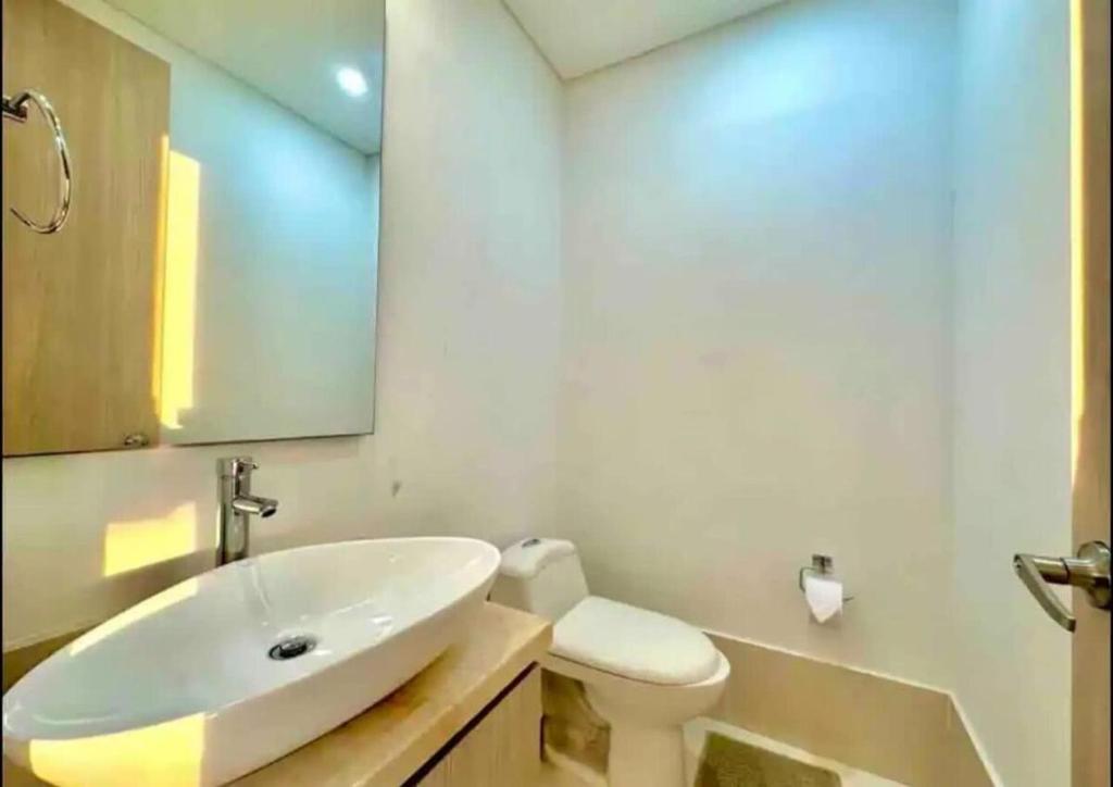 Large 3BR Apt with beautiful ocean views - 2