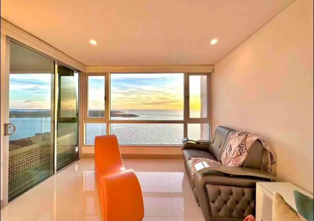 Large 3BR Apt with beautiful ocean views - 3
