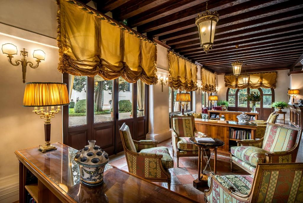 Relais et Chateaux Hotel Villa Franceschi photo