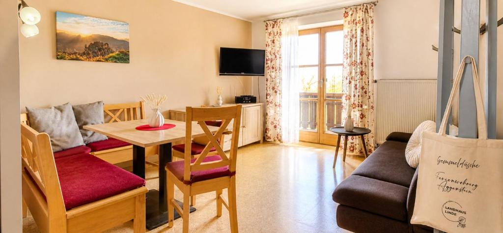 Ferienwohnung Aggenstein , Landhaus Linde, Seeg-Enzenstetten im Allgäu, mit Königscard - 3