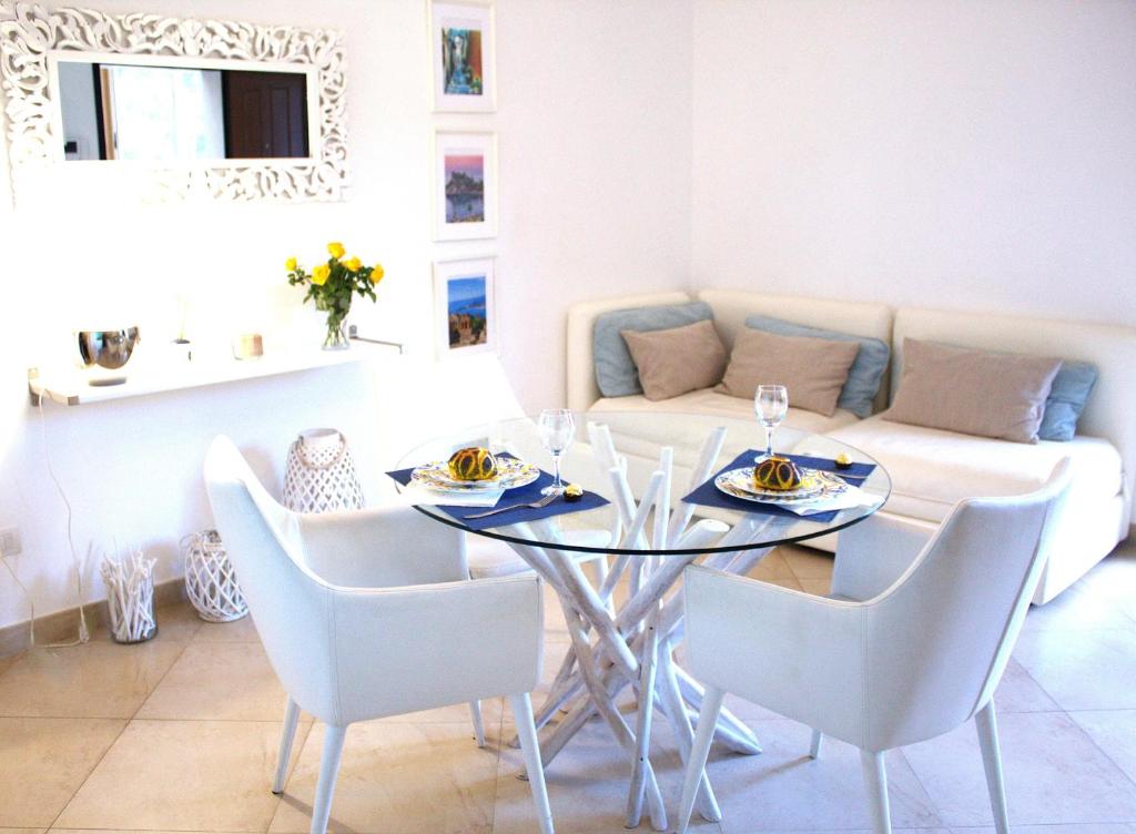 Mediterranean Apartment Pool & Parking - 4
