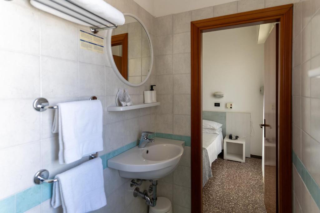 Hotel Haway — Pokoje in Rimini, Emilia-Romania