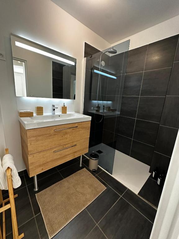 Riviera Living - Stylish 1BR Apartment - 4min walking from Monaco - 3