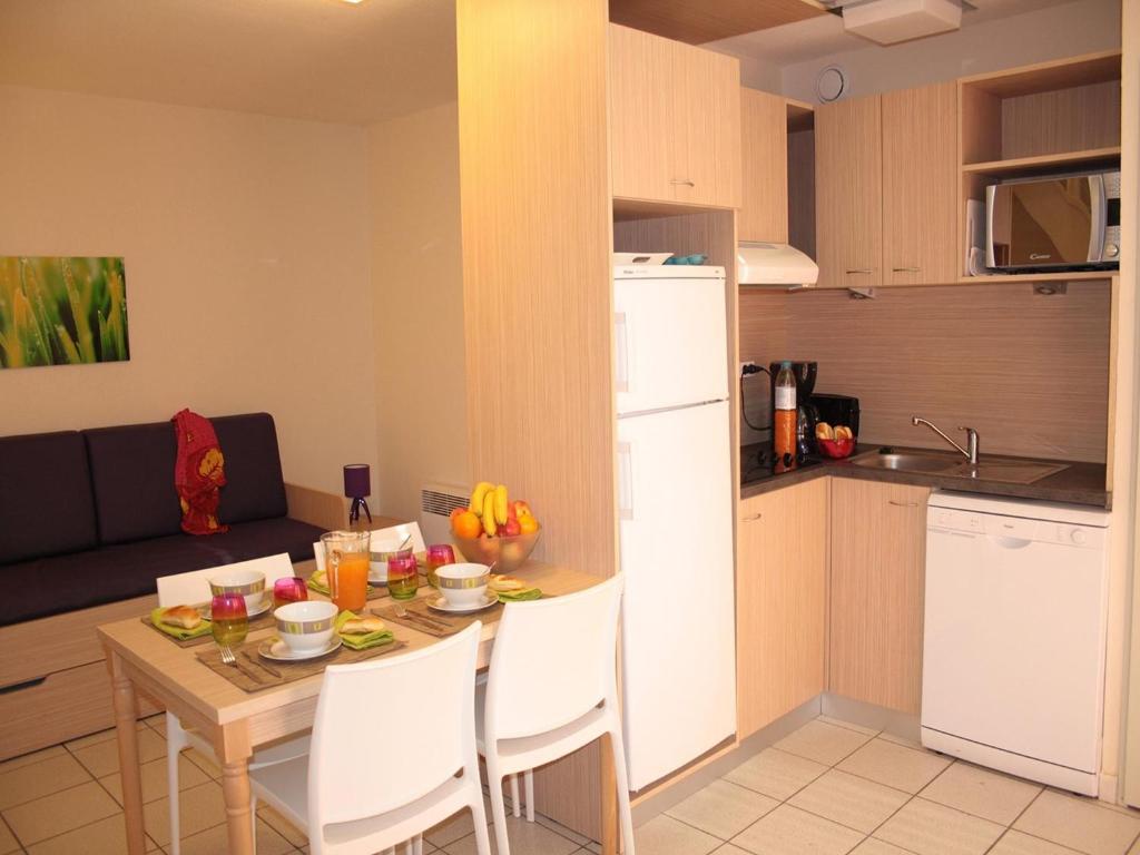 Spacious Beachside Apartment for 6 - 2