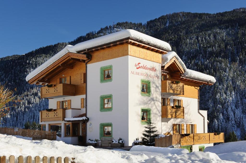 Entrance, Hotel Garni La Soldanella in Madonna di Campiglio